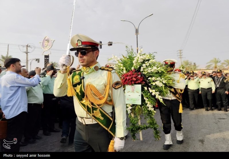 تشییع باشکوه و خاکسپاری شهید حسین احمدی در دشتستان + تصاویر