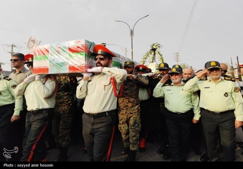 تشییع باشکوه و خاکسپاری شهید حسین احمدی در دشتستان + تصاویر