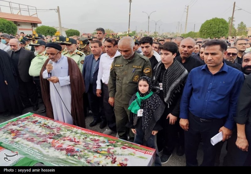 تشییع باشکوه و خاکسپاری شهید حسین احمدی در دشتستان + تصاویر