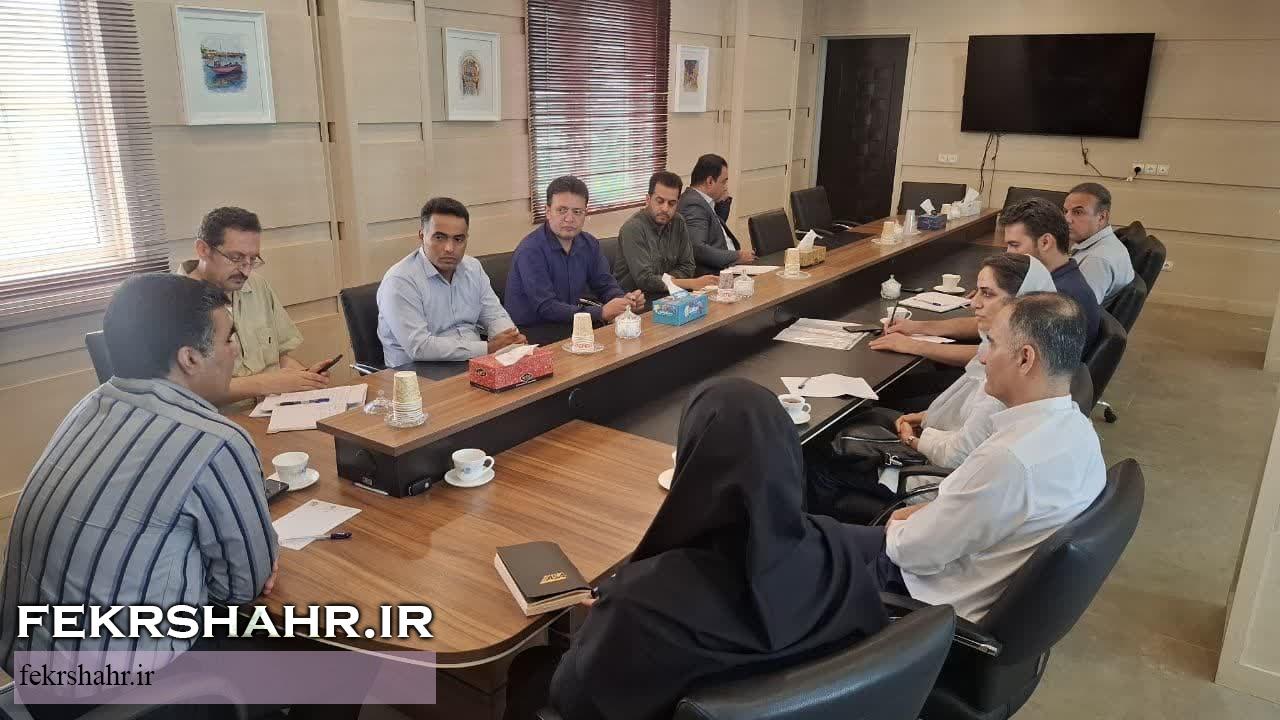 نشست تخصصی بررسی بازآفرینی و بازطراحی میدان امام خمینی(ره) خارگ برگزار شد