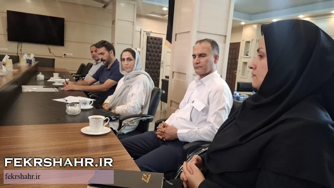 نشست تخصصی بررسی بازآفرینی و بازطراحی میدان امام خمینی(ره) خارگ برگزار شد