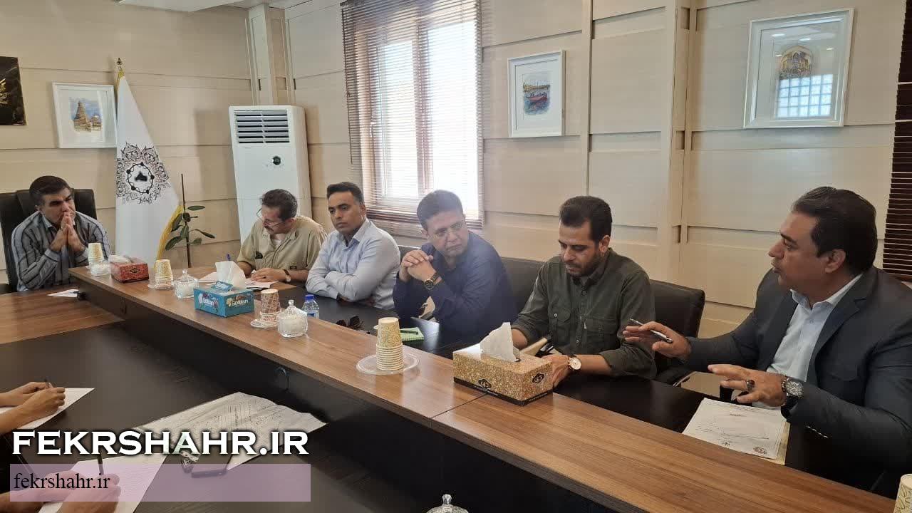 نشست تخصصی بررسی بازآفرینی و بازطراحی میدان امام خمینی(ره) خارگ برگزار شد