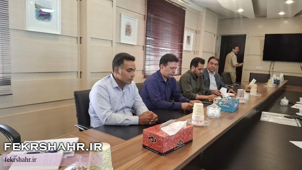 نشست تخصصی بررسی بازآفرینی و بازطراحی میدان امام خمینی(ره) خارگ برگزار شد