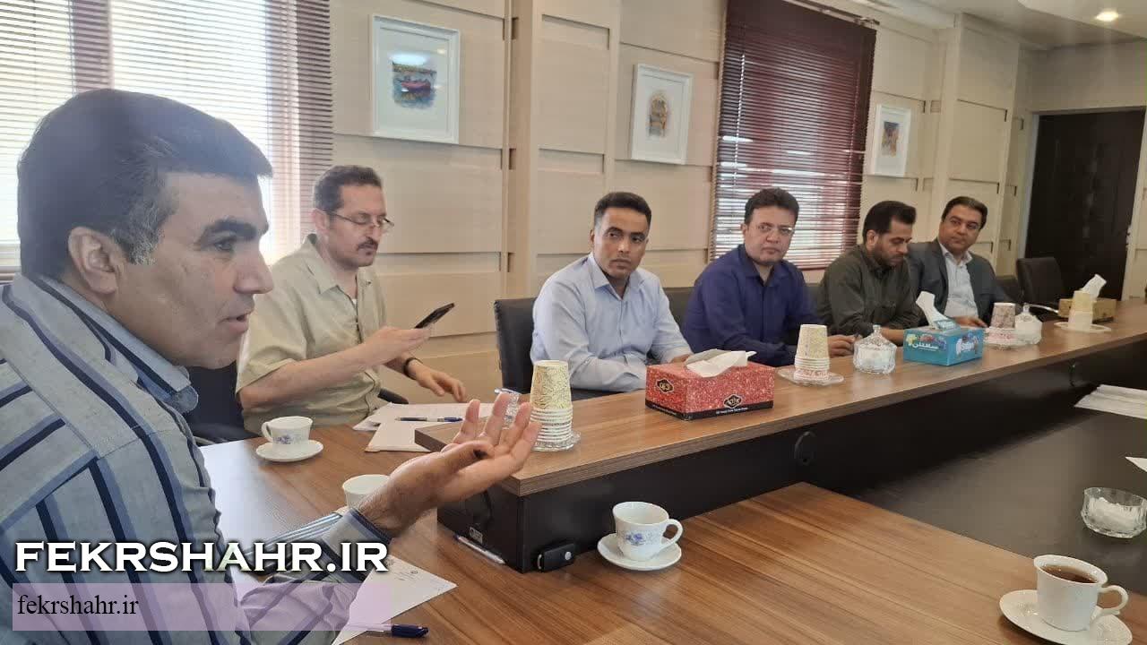 نشست تخصصی بررسی بازآفرینی و بازطراحی میدان امام خمینی(ره) خارگ برگزار شد