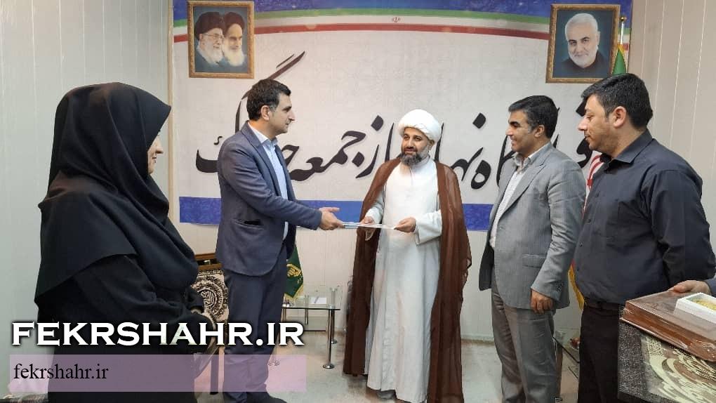 دیدار مدیران شهرداری و اعضای شورای اسلامی شهر خارگ با امام جمعه خارگ به مناسبت گرامیداشت سالروز اقامه اولین نماز جمعه کشور