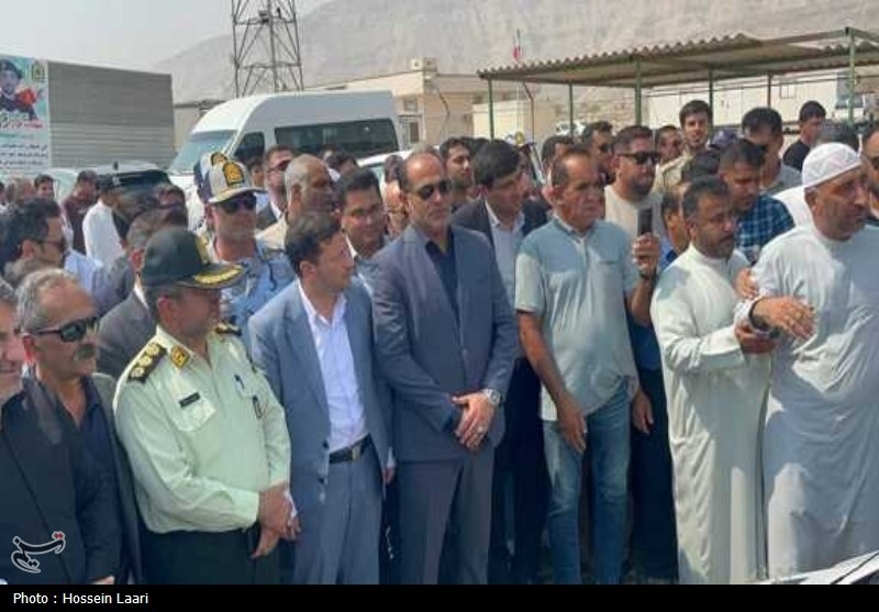 تشییع پیکر شهید اهل سنت استان بوشهر، احمد عبدالله‌زاده، در زادگاهش نخل تقی + تصاویر