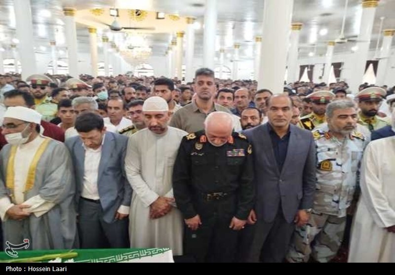 تشییع پیکر شهید اهل سنت استان بوشهر، احمد عبدالله‌زاده، در زادگاهش نخل تقی + تصاویر