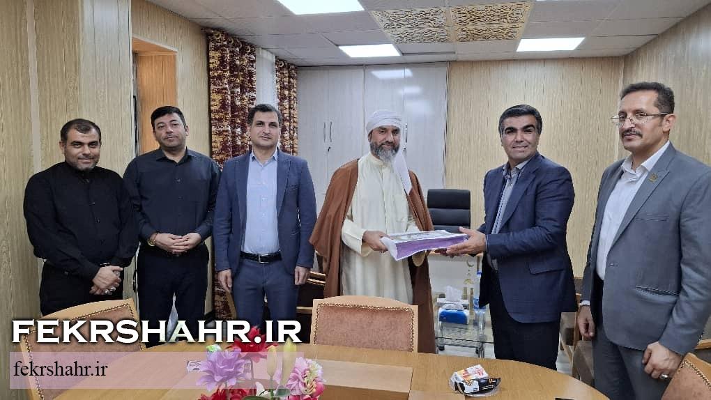 دیدار مدیران شهرداری و اعضای شورای اسلامی شهر خارگ با امام جمعه اهل سنت خارگ به مناسبت گرامیداشت سالروز اقامه اولین نماز جمعه کشور