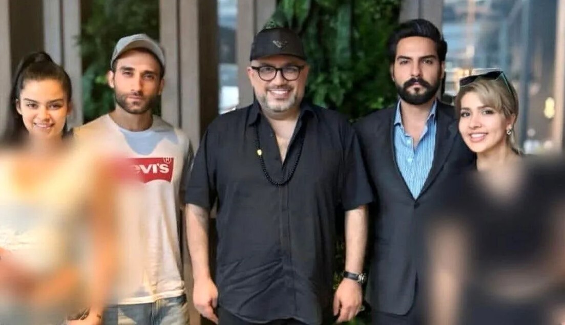 مجری سابق تلویزیون در کنار عوامل برنامه «عشق ابدی» + عکس