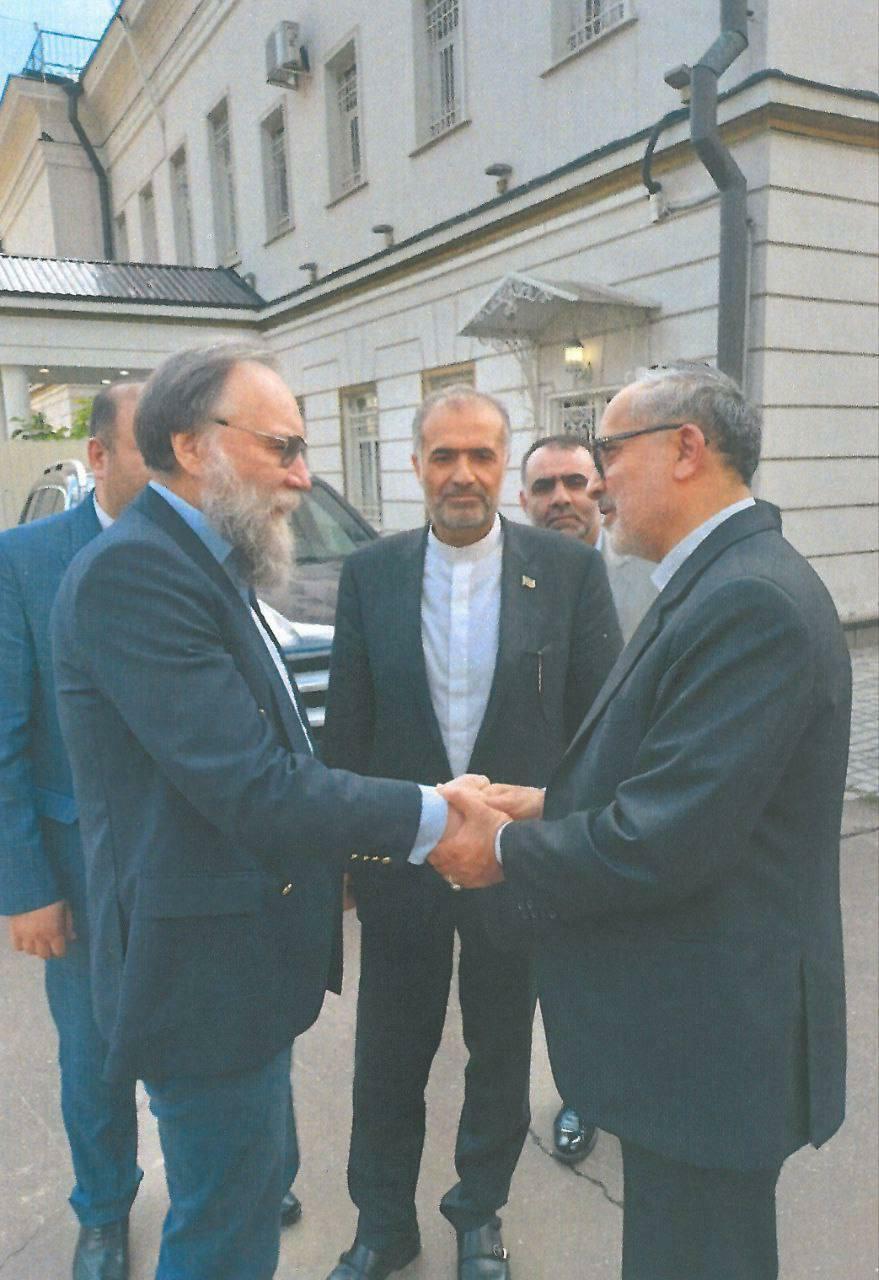 عکس/ دیدار شهید شادمانی با فیلسوف سرشناس روسیه در سال ۱۴۰۳