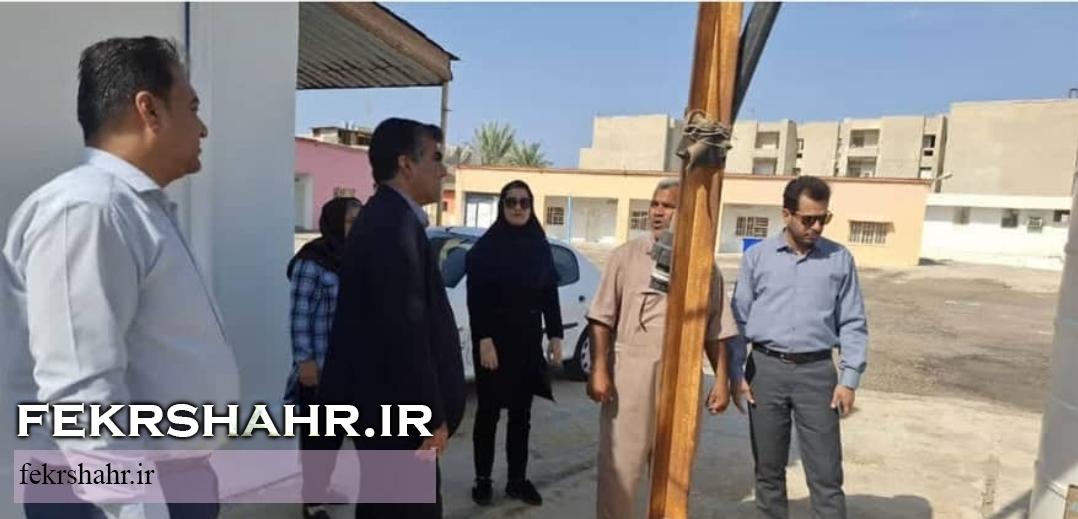 دانش‌آموزان سرمایه‌های اصلی فردای شهر ما هستند / رنگ‌آمیزی و زیباسازی  مدرسه شهید رزمجو خارگ در آستانه ماه مهر