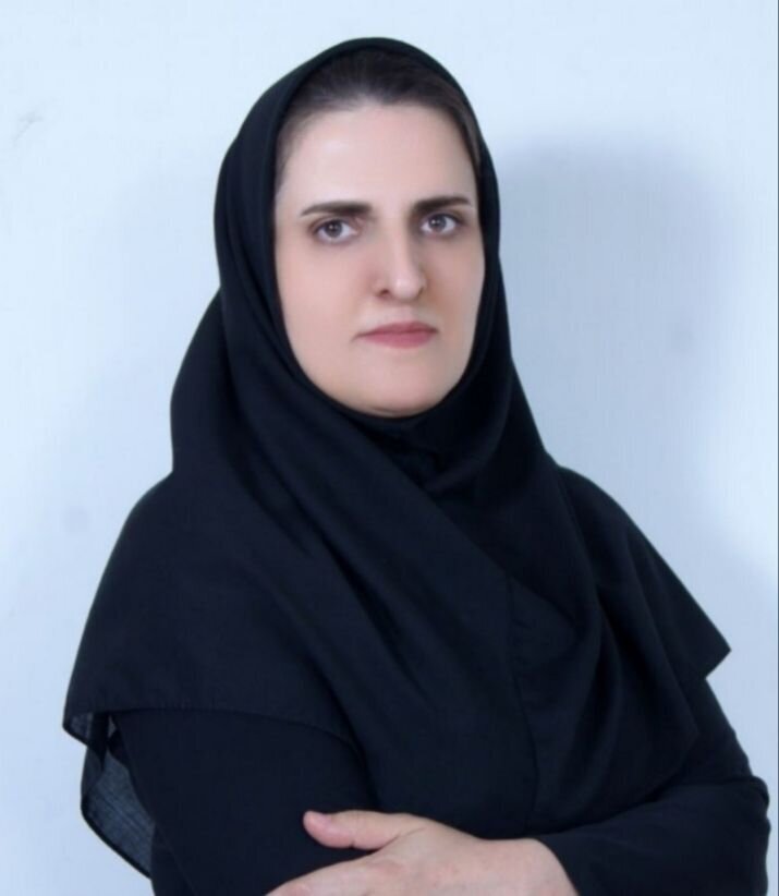 دختری که با نهضت سواد آموزی، دکترای گرفت + عکس