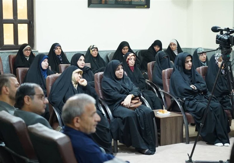 تأکید امام جمعه بوشهر بر نقش هنرمندان در تاریخ‌سازی + تصاویر