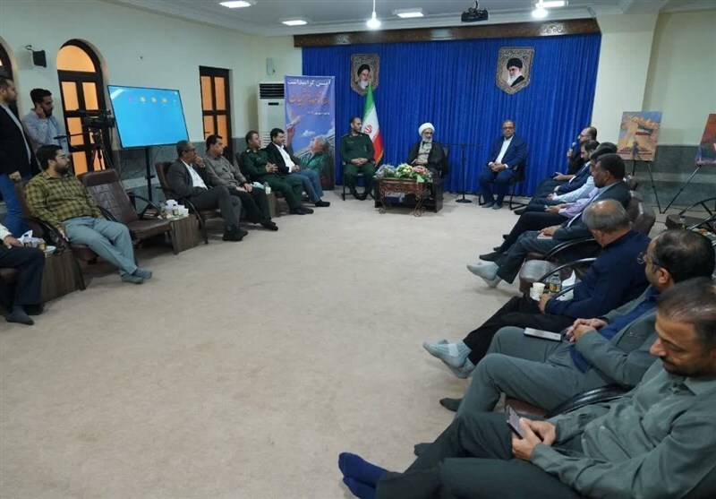تأکید امام جمعه بوشهر بر نقش هنرمندان در تاریخ‌سازی + تصاویر