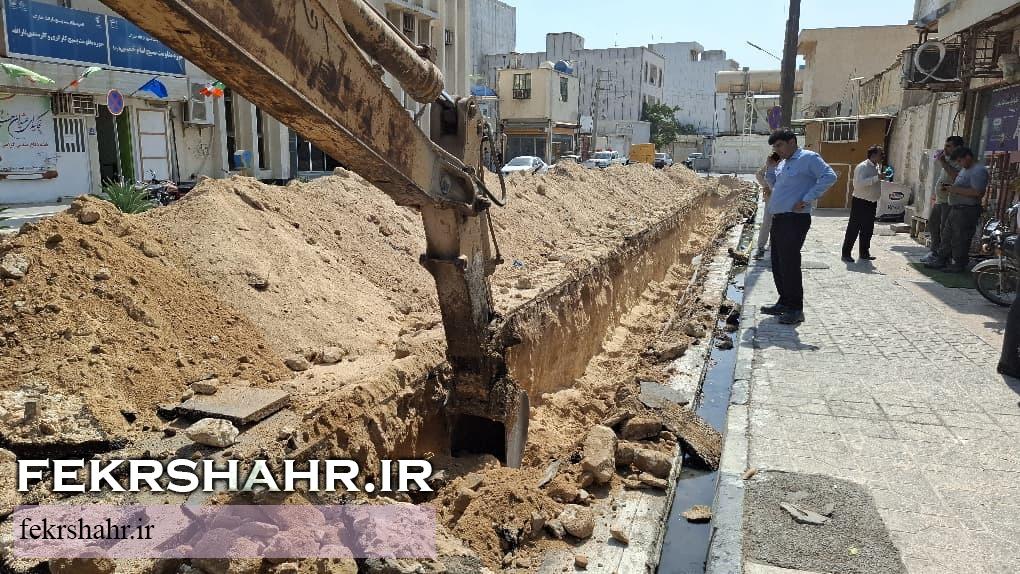 هدایت صحیح روانآب سطحی اطراف میدان امام خمینی (ره) در دستور کار مدیریت شهری است