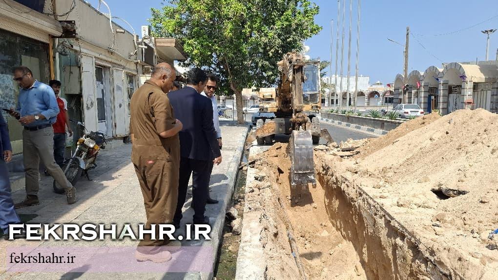 هدایت صحیح روانآب سطحی اطراف میدان امام خمینی (ره) در دستور کار مدیریت شهری است