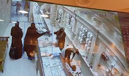 ببینید / سرقت مسلحانه ۸ کیلو طلا با لباس زنانه در درگهان