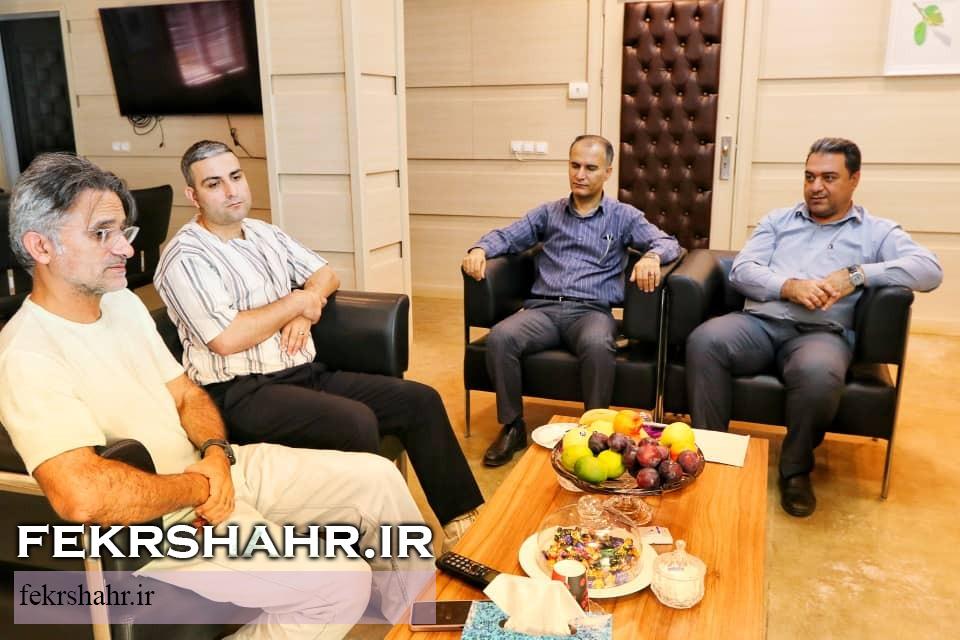 نشست فرهنگی با حضور شهردار، رییس شورای اسلامی شهر و هنرمندان موسیقی جزیره برگزار شد