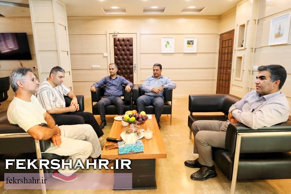 نشست فرهنگی با حضور شهردار، رییس شورای اسلامی شهر و هنرمندان موسیقی جزیره برگزار شد