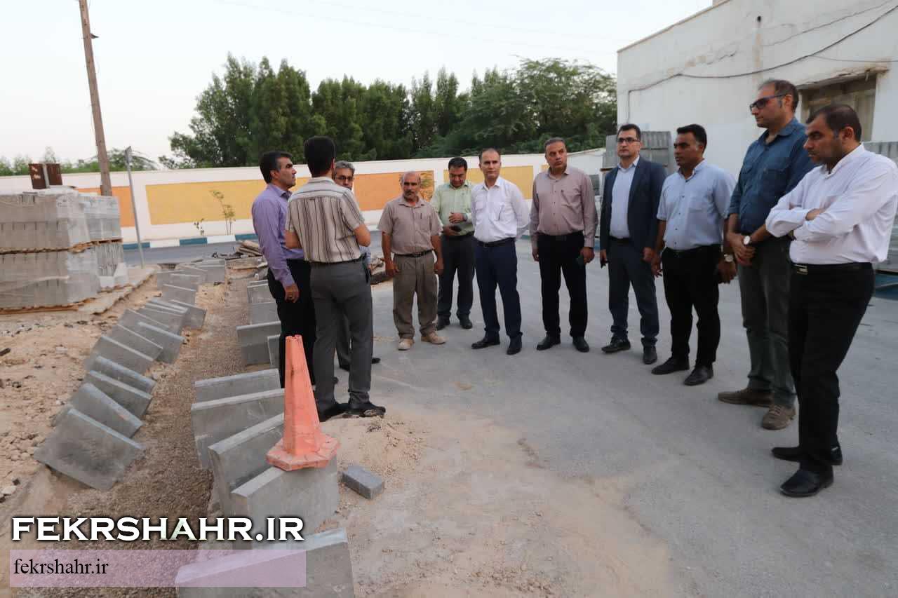 بازدید میدانی و بررسی روند پروژه‌های در دست اجرای شهرداری خارگ + تصاویر