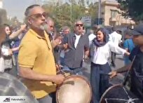 ببینید/ سنج و دمام زنی محسن شریفیان در مراسم تشییع پیکر ناصر تقوایی