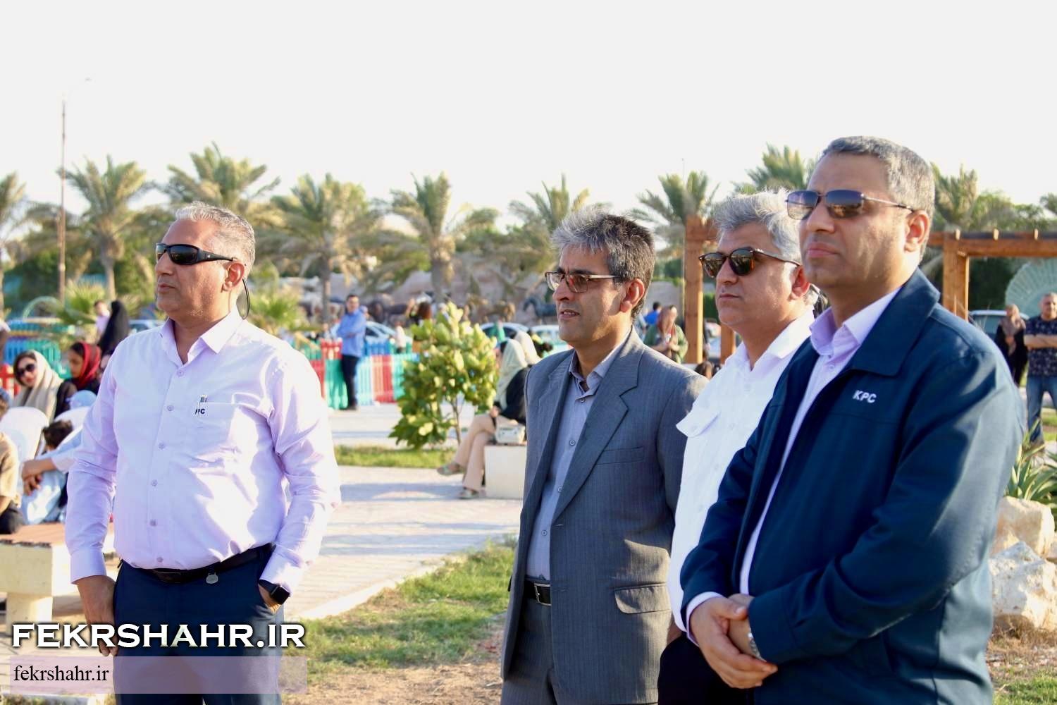 به مناسبت هفته ملی کودک و با حضور خانواده‌ها و کارکنان پتروشیمی خارک برگزار شد / پرواز بادبادک‌ها بر فراز خارگ؛ جشن کودکان در آسمان امید + تصاویر