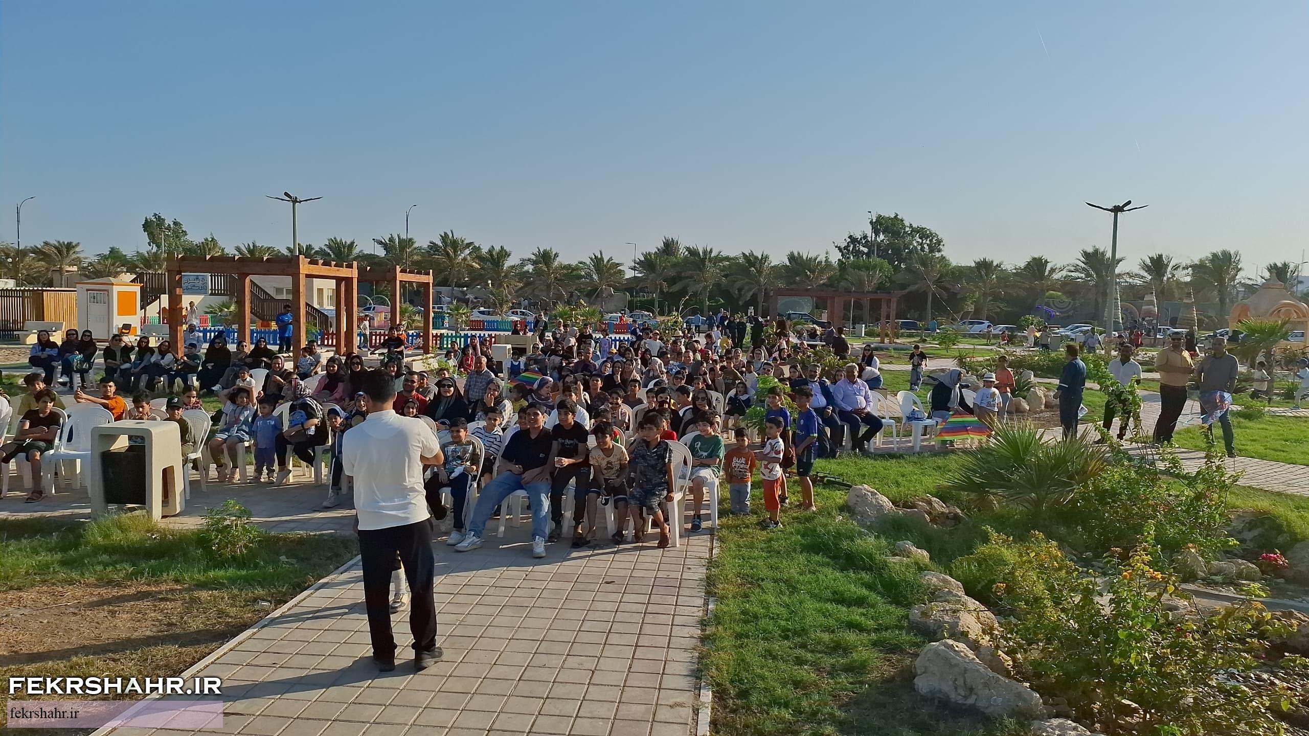 به مناسبت هفته ملی کودک و با حضور خانواده‌ها و کارکنان پتروشیمی خارک برگزار شد / پرواز بادبادک‌ها بر فراز خارگ؛ جشن کودکان در آسمان امید + تصاویر