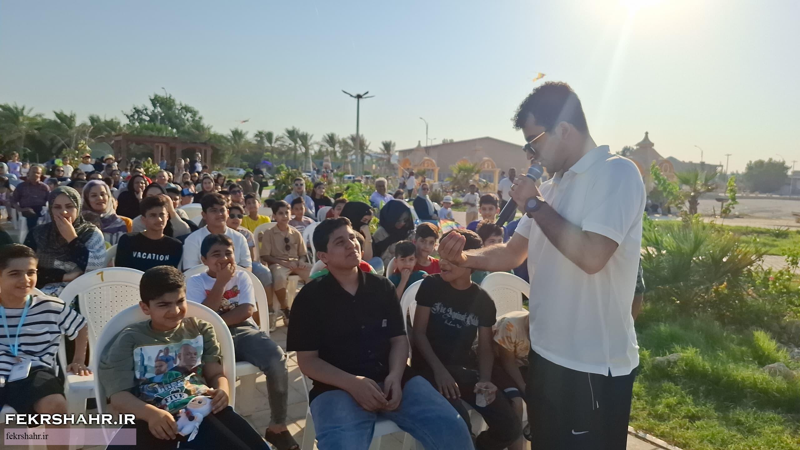 به مناسبت هفته ملی کودک و با حضور خانواده‌ها و کارکنان پتروشیمی خارک برگزار شد / پرواز بادبادک‌ها بر فراز خارگ؛ جشن کودکان در آسمان امید + تصاویر