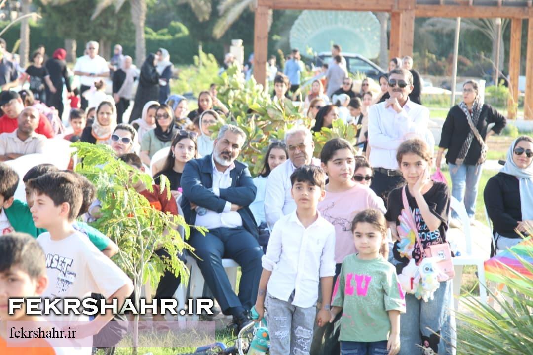به مناسبت هفته ملی کودک و با حضور خانواده‌ها و کارکنان پتروشیمی خارک برگزار شد / پرواز بادبادک‌ها بر فراز خارگ؛ جشن کودکان در آسمان امید + تصاویر