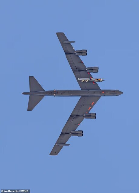 مشاهده موشک هسته‌ای مرگبار جدید آمریکا در یک پرواز آزمایشی مخفیانه / دیلی میل: این موشک ۱۰ برابر قدرتمندتر از بمبی است که در اوت ۱۹۴۵ بر روی هیروشیما انداخته شد