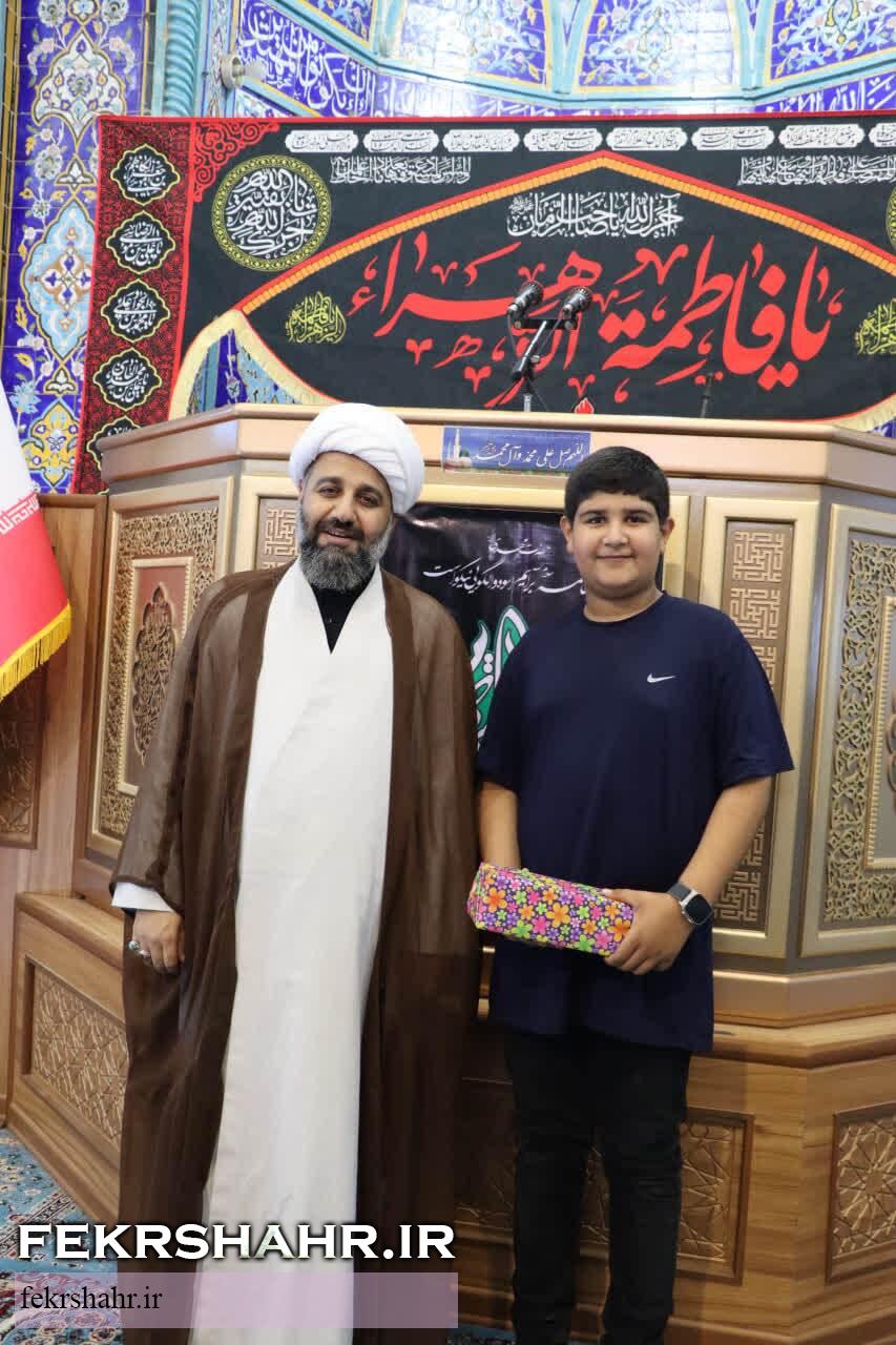 آیین اهدای جوایز مسابقات شطرنج روز ۲۳ آبان و همزمان با مراسم عبادی و سیاسی نماز جمعه در فضای معنوی مسجد ولیعصر(عج) خارگ برگزار شد آیین اهدای جوایز مسابقات شطرنج روز ۲۳ آبان و همزمان با مراسم عبادی و سیاسی نماز جمعه در فضای معنوی مسجد ولیعصر(عج) خارگ برگزار شد