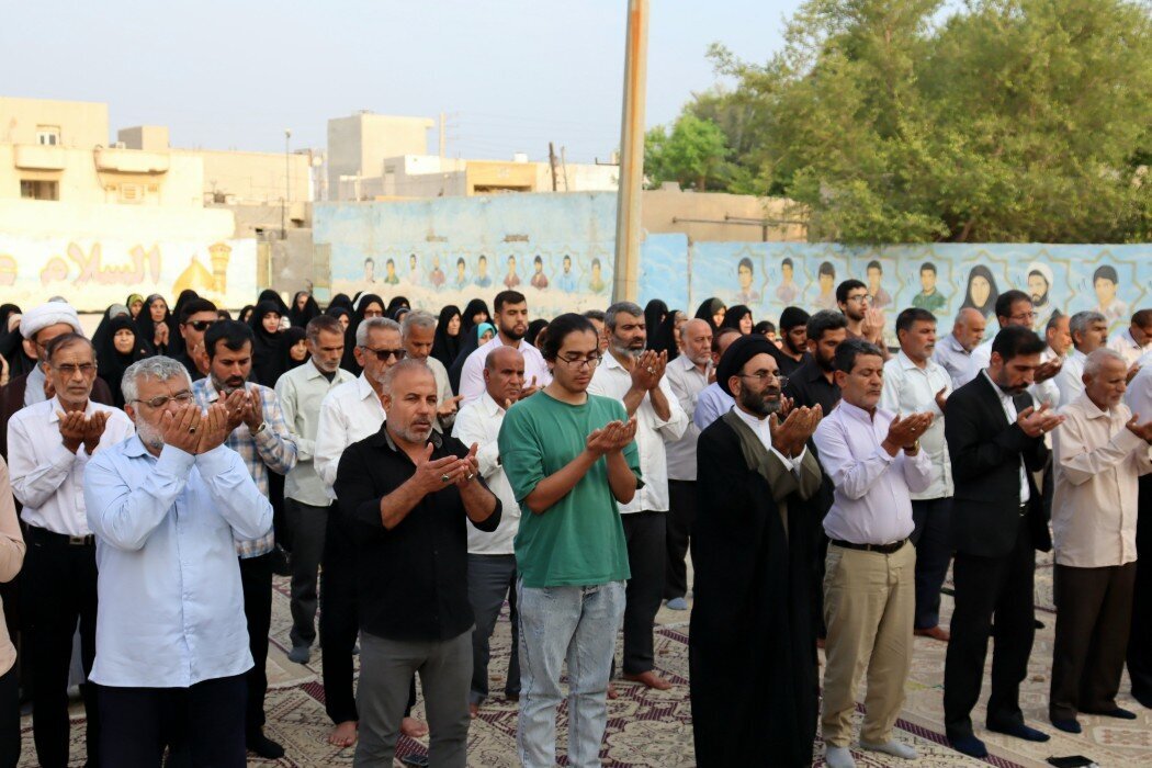 اقامه نماز باران در بندر دیّر + تصاویر اقامه نماز باران در بندر دیّر + تصاویر