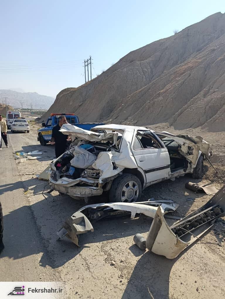 ۳ مصدوم در انحراف از مسیر خودرو در دشتستان + تصاویر ۳ مصدوم در انحراف از مسیر خودرو در دشتستان + تصاویر