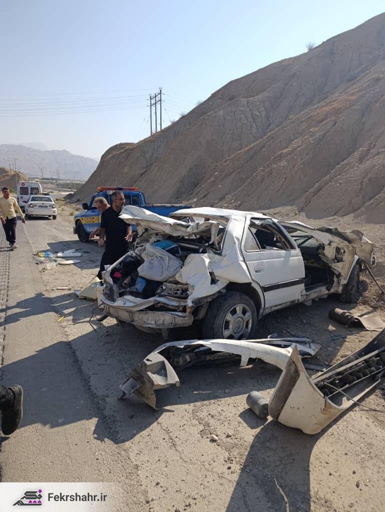۳ مصدوم در انحراف از مسیر خودرو در دشتستان + تصاویر ۳ مصدوم در انحراف از مسیر خودرو در دشتستان + تصاویر