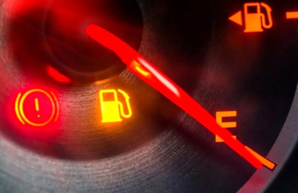 سخنگوی دولت: بنزین وارداتی سوپر از فردا یکشنبه عرضه می‌شود/ هر لیتر حداقل ۶۵ هزار تومان