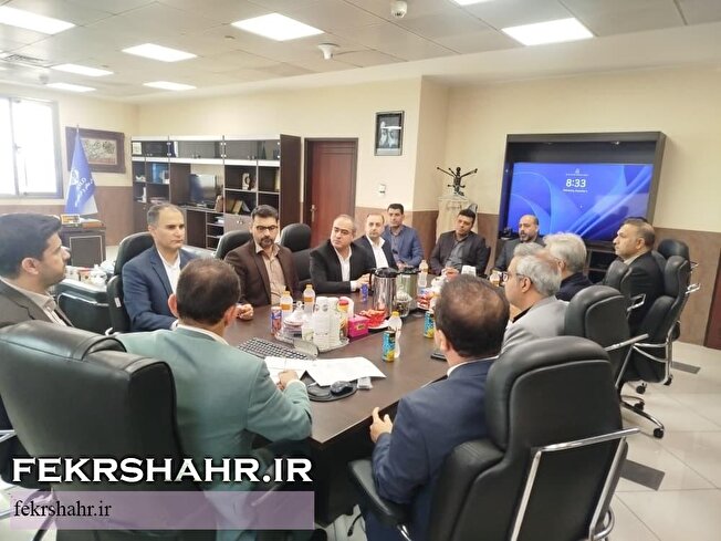 نشست مشترک شورا و بنادر؛ تأکید بر تحول زیرساخت‌های مسافری خارگ و گناوه / اسکله شناور و سامانه بلیت الکترونیکی؛ مطالبه فوری مردم جزیره خارگ