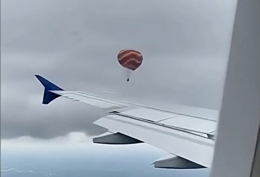 ببینید/ لحظه برخورد صاعقه با بالن مسافربری و سقوط آن
