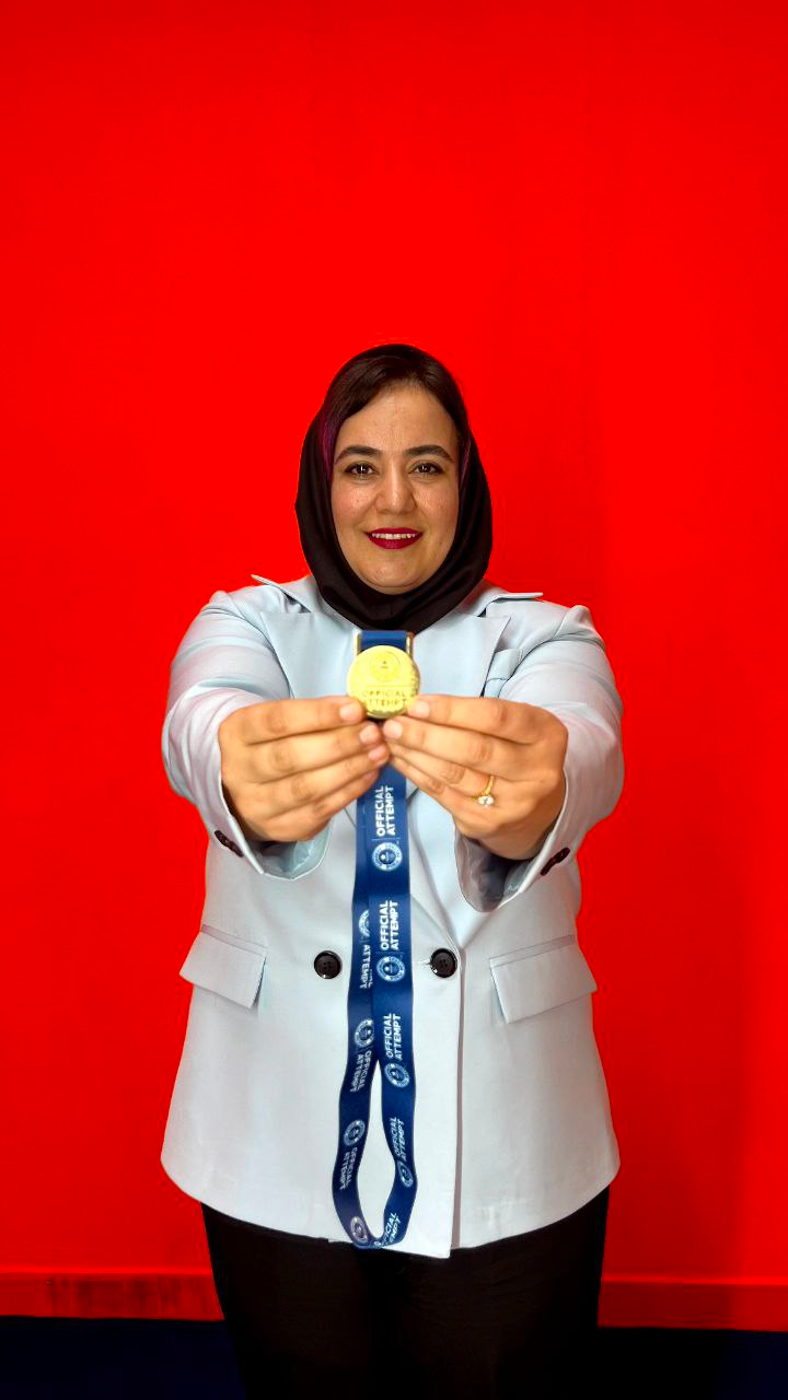 بانوی برازجانی؛ رکوردار پلانک قدرتی گینس شد + تصاویر بانوی برازجانی؛ رکوردار پلانک قدرتی گینس شد + تصاویر