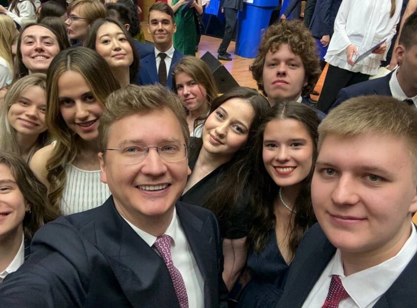 به زودی اگر در مسکو چشمپزشک نیاز داشتید به بشار اسد مراجعه کنید + جزئیات زندگی لوکس او و خانواده اش به زودی اگر در مسکو چشمپزشک نیاز داشتید به بشار اسد مراجعه کنید + جزئیات زندگی لوکس او و خانواده اش