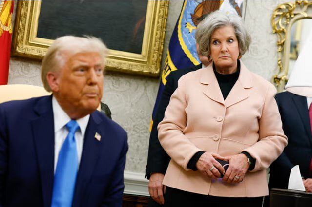 افشاگری عجیب رئیس دفتر کاخ سفید/ او مشروب نمی خورد ولی «شخصیت الکلی» دارد