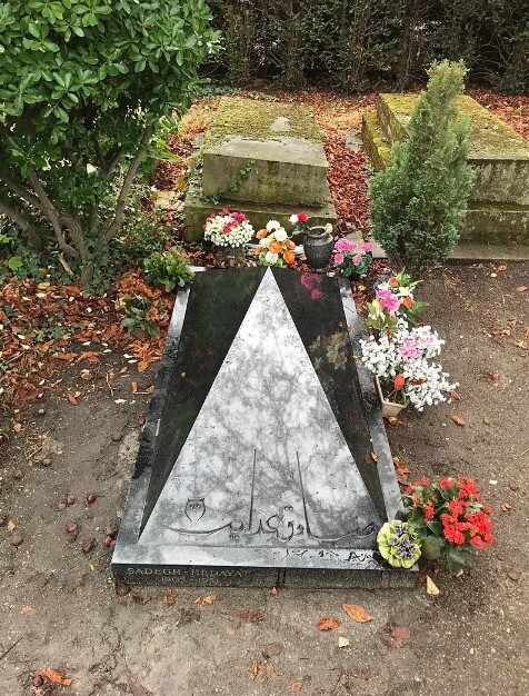 آخرین عکس صادق هدایت قبل از خودکشی + زندگینامه و تصاویر آخرین عکس صادق هدایت قبل از خودکشی + زندگینامه و تصاویر