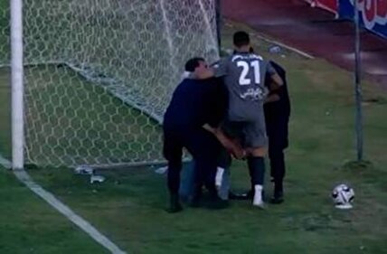 ببینید/ چند جیمی جامپ همزمان در زمین؛ جیمی جامپ‌ها سیدحسین حسینی را محاصره کردند!